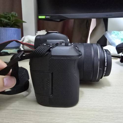 Cannon eos R body with 4 batteries
