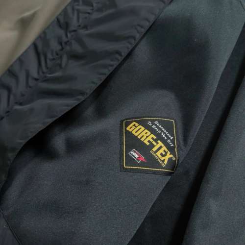 全新Prada新款Goretex外套