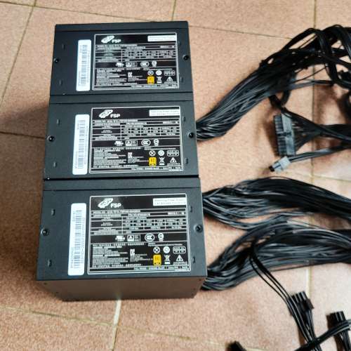 新機拆出LENOVO LEGION B460/Z490底板，原機GOLD火牛