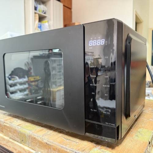 2023年製Panasonic 國際牌25公升微電腦微波爐nnst34nb 電壓220V  容量25L