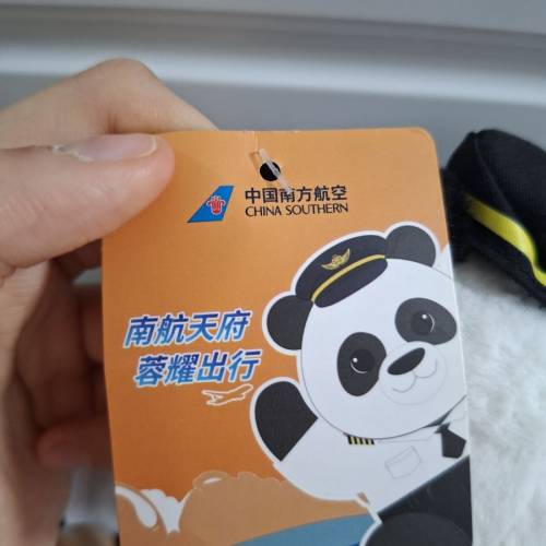 海洋公園香蕉公仔、中國南方航空熊貓公仔和可愛女熊貓公仔。