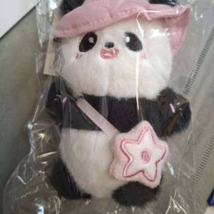 海洋公園香蕉公仔、中國南方航空熊貓公仔和可愛女熊貓公仔。