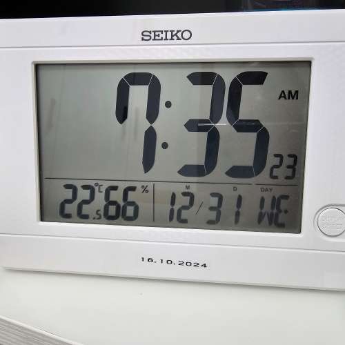 * 日本 * Seiko * 精工＊中形 * 石英 * 數字掛鐘 *