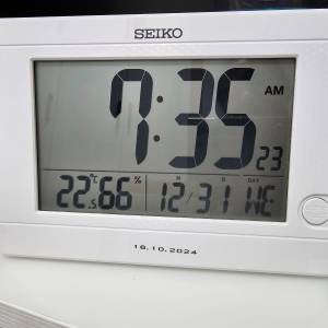 * 日本 * Seiko * 精工＊中形 * 石英 * 數字掛鐘 *