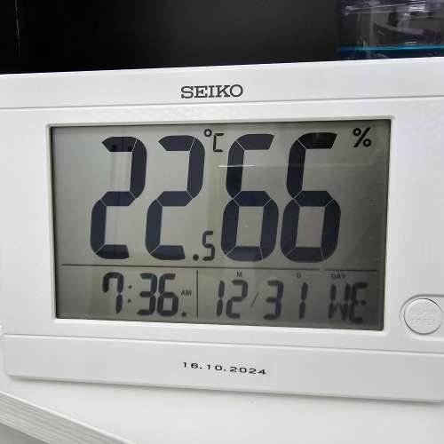 * 日本 * Seiko * 精工＊中形 * 石英 * 數字掛鐘 *