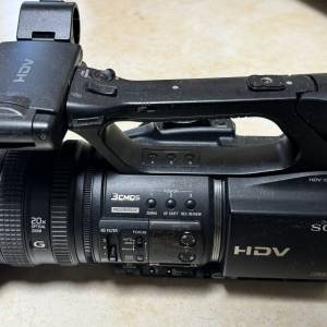 (淨機/帶大HDMI插）低價出售 HVR-Z5P Digital HD Video Camera Recorder