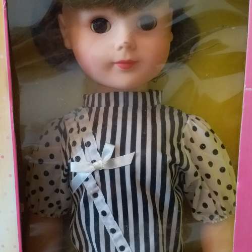 大型漂亮公仔 ("洋娃娃")