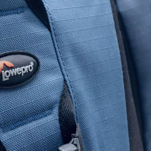 Lowepro Flipside 300 Backpack 藍色(95新)名牌袋保護力強，外型唔大又裝得多，背開...