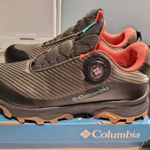 Columbia Khaki 登山鞋