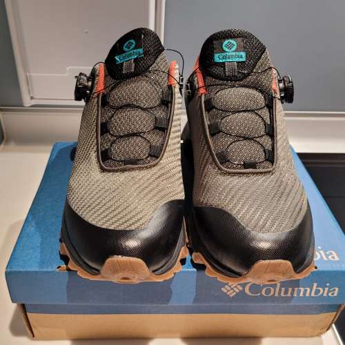 Columbia Khaki 登山鞋