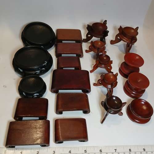 清貨價出售， 一手20個球座，書卷座如照片顯示  ，共售300元 。no.D 5.12.25