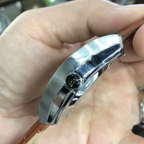 Hugo Boss限量版酒桶型男裝手錶