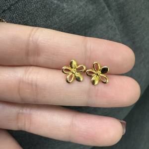18k金五瓣花耳釘