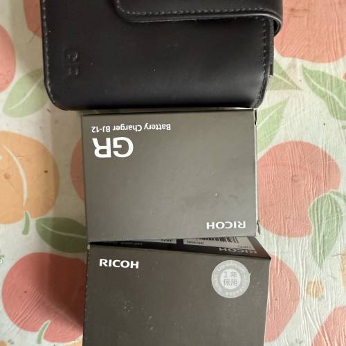 ricoh gr 4 iv連原裝套 charger 電 閃燈 行貨十月買