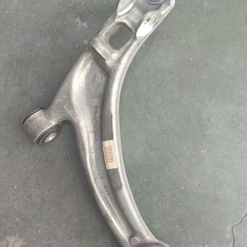 瑪莎拉蒂前下擺臂