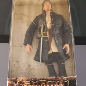 海盗王figure,超過10寸高，收藏多年，外表盒残舊有損，清位放售$280