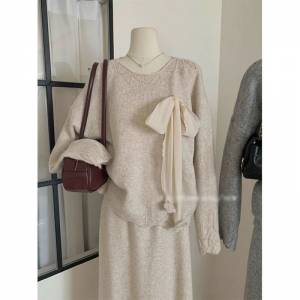 米色羊毛套裝