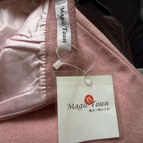 粉紅色羊毛短裙連腰帶？