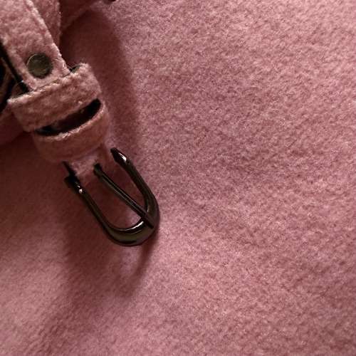 粉紅色羊毛短裙連腰帶？