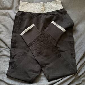 瑜伽修身Leggings