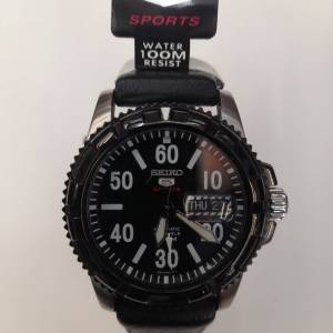 Vintage Seiko 5 4R36-00N0 100meters Automatic Watch w/Leather Strap