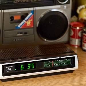 出售 香港DODTRON收音機時鐘，收音機及時鐘正常，鬧鐘功能失效，有Sleep功能，一個...