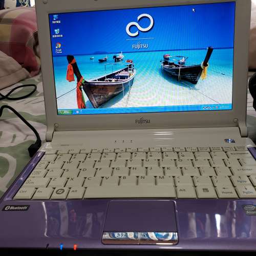 紫白色富士通 M2010 net book  95%new 原裝行貨..交換電腦