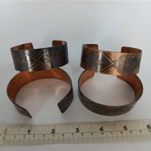 清貨平售， 一手四隻紅铜手鈪，闊身一吋，四隻共售200元，單一隻150 元。 紅銅坊間...