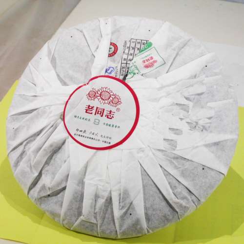 普洱茶珍藏14年 老同志 產於2011年 越陳越香 357克/餅 七餅一筒