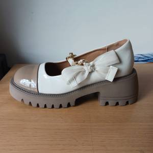 Shipping view women’s shoes 女裝鞋