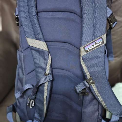 稀有✨ over 98% new Patagonia Black Hole 30L 海軍藍/紅色背包
