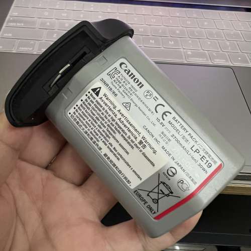 Canon LP-E19