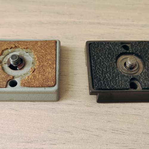 Manfrotto快拆板(for 141RC及486RC2)各一塊