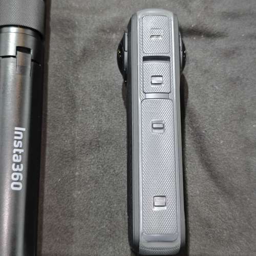 Insta360 X4 冇盒冇單冇證 冇保護袋 跟1電一條USB線充 連自拍棍腳架 送記憶卡 鏡片...