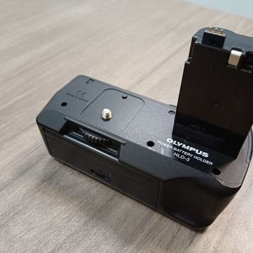 Olympus HLD-3 (E-300)