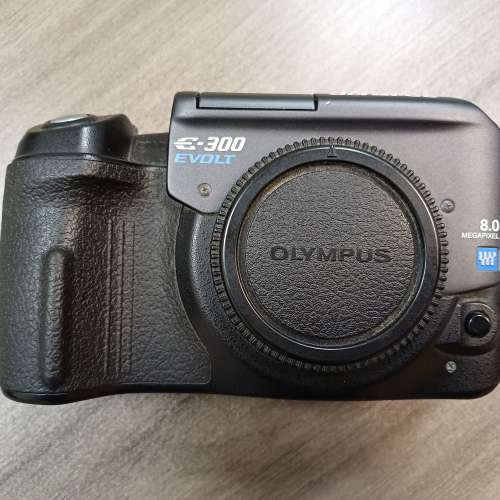 Olympus HLD-3 (E-300)