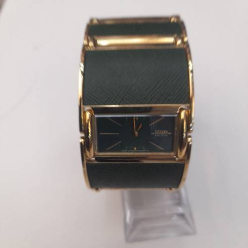 Citizen Eco-Drive Lady's Bangle Watch （  需修理或作收藏品 ）