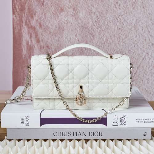 Miss Dior珍珠链条手袋