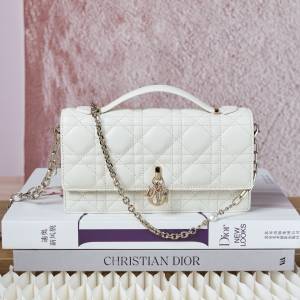 Miss Dior珍珠链条手袋