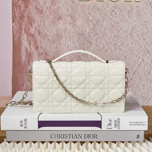 Miss Dior珍珠链条手袋