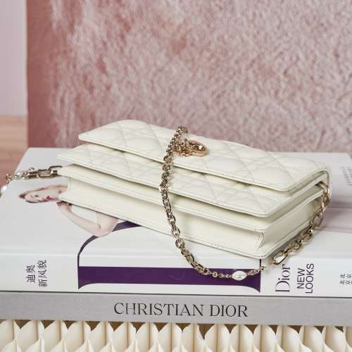 Miss Dior珍珠链条手袋