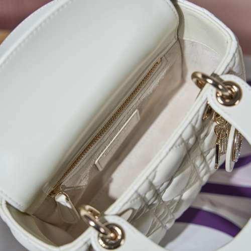 Classic Lady最新钻扣戴妃