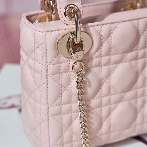 Dior Classic Lady最新钻扣戴妃