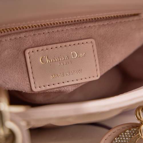 Dior Classic Lady最新钻扣戴妃