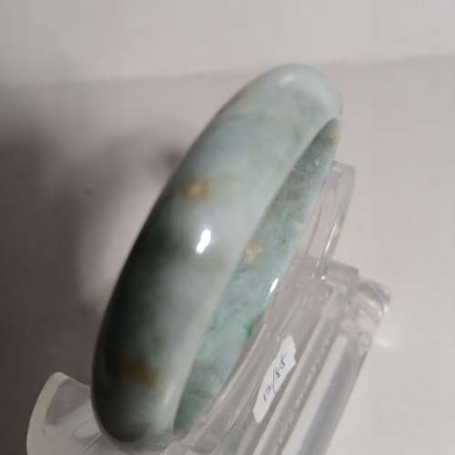 翡翠A玉手鈪， 12／55mm， 花青㘣滑好水頭，有一個細小不易察覺嘅 沙孔現減價出售...