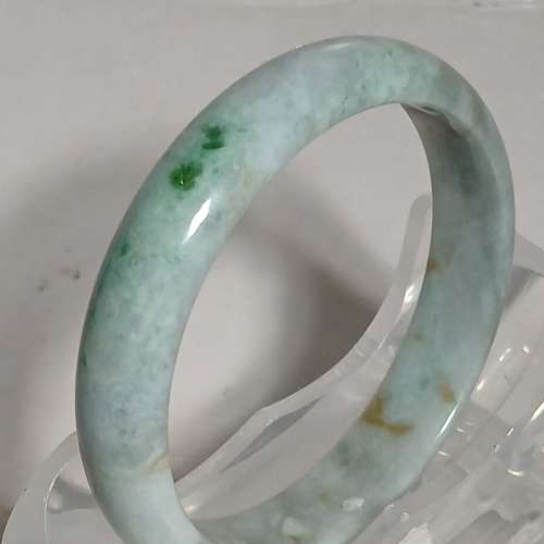 翡翠A玉手鈪， 12／55mm， 花青㘣滑好水頭，有一個細小不易察覺嘅 沙孔現減價出售...