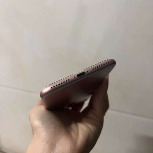 iPhone 7 plus 256G ～ 電池效率100 ％  功能百分百正常，運行暢通無阻 少用，成色9...