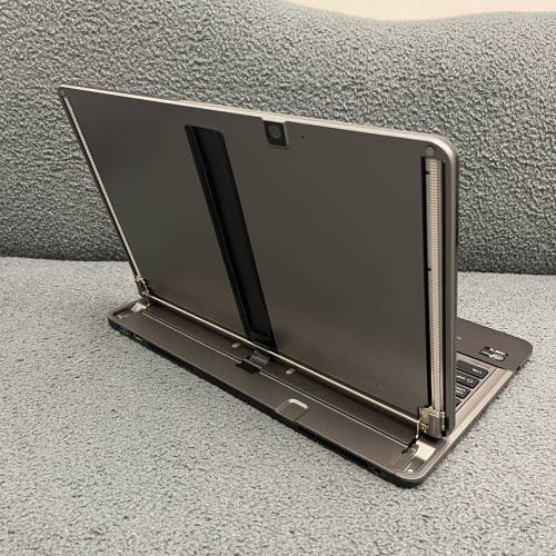 （新春大優惠，二合一TOSHIBA）TOSHIBA i53337u/touch mon