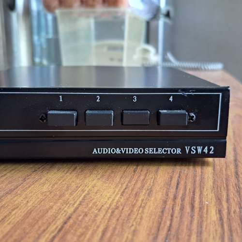 4入2出音頻分線器