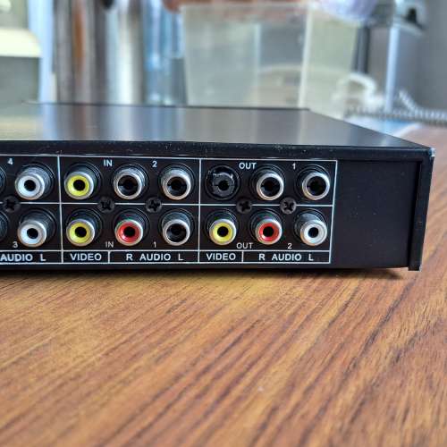 4入2出音頻分線器